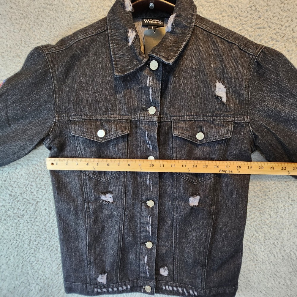 The Wild Collective Womens Large NBA Detroit Pistons Denim Jacket Distressed NWT - Picture 2 of 9